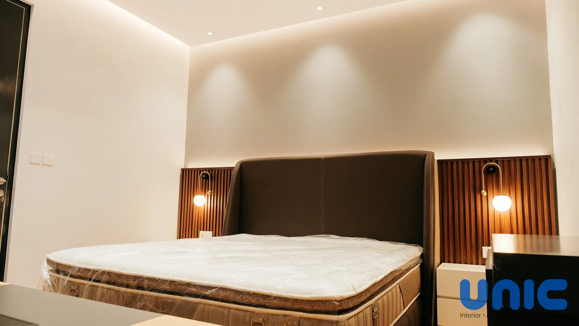 Desain Interior Interior Kamar Utama Northwest Lake Surabaya: Desain Mewah dengan Strategi Hybrid Custom Surabaya